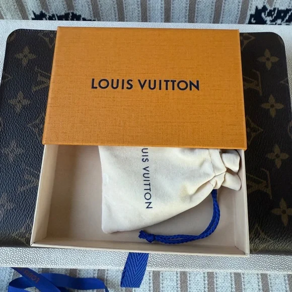 LV x TM Cherry Blossom Bracelet - Picture 2 of 15